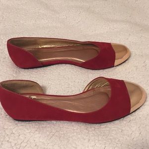🌺Red flats with gold toe🌺